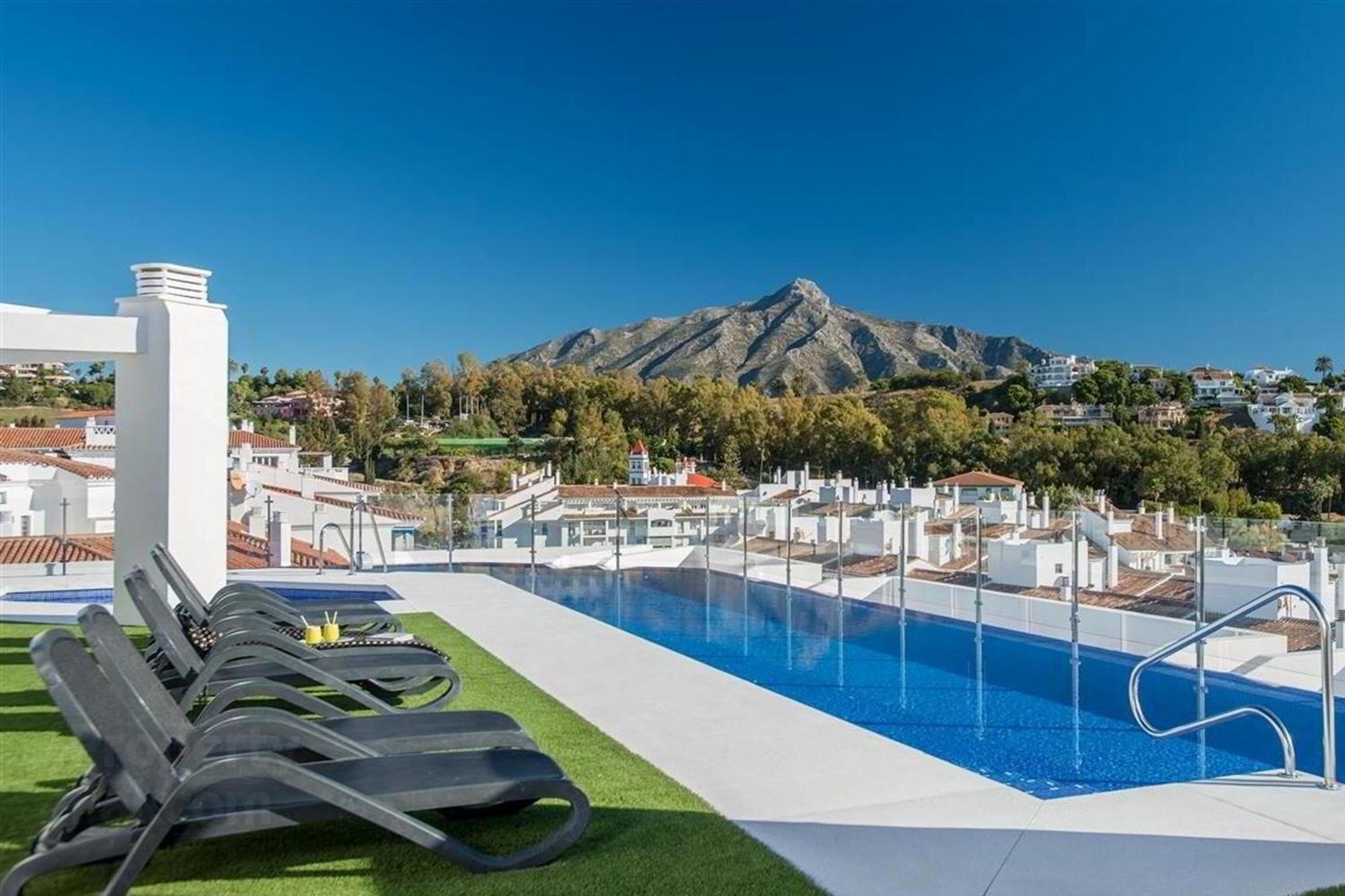 Apartment 3 Bed Nueva Andalucia 5 Min Drive To Banus Marbella